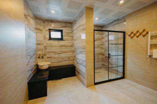 Bilik mandi di merzesuitotel
