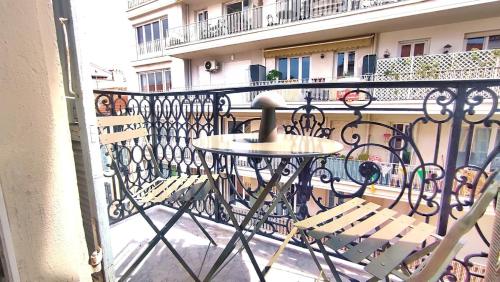 Ref 119 - Slow Riviera T2 - Rue de France