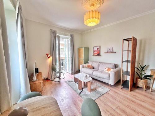 Ref 119 - Slow Riviera T2 - Rue de France