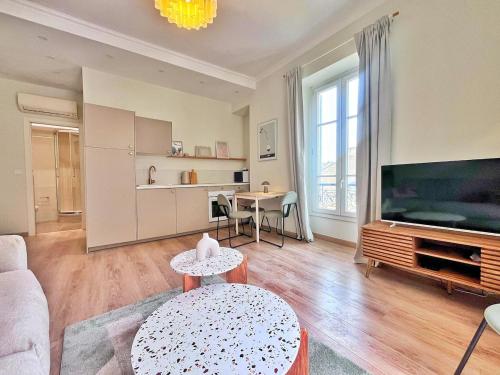 Ref 119 - Slow Riviera T2 - Rue de France