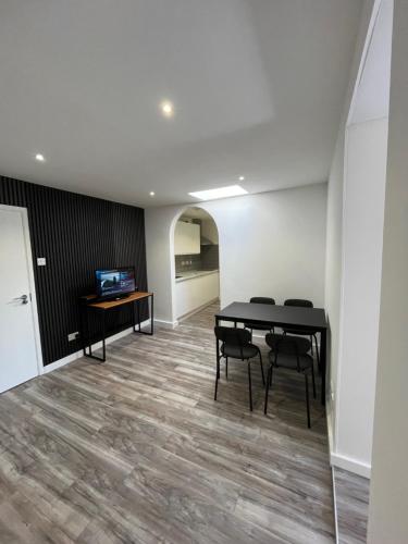 an empty office with a table and chairs in a room at Yugogo One-Bedroom Apartment 37 London Road in St. Albans