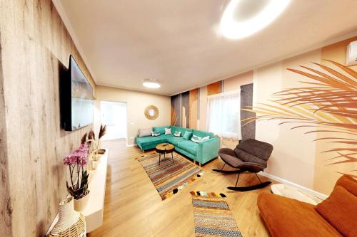 a living room with a green couch and a television at Villa Zen Oasis in Golem