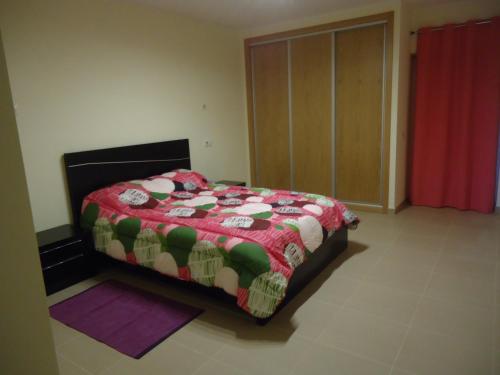 Un pat sau paturi într-o cameră la Apartamento Gamboa-Frente à Praia