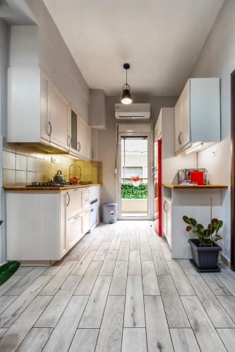 Athenian Petralona Suite near Athens City centre