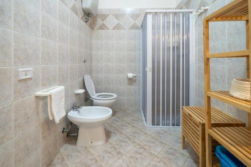 a bathroom with a toilet and a sink at Frontemare in Porto Cesareo