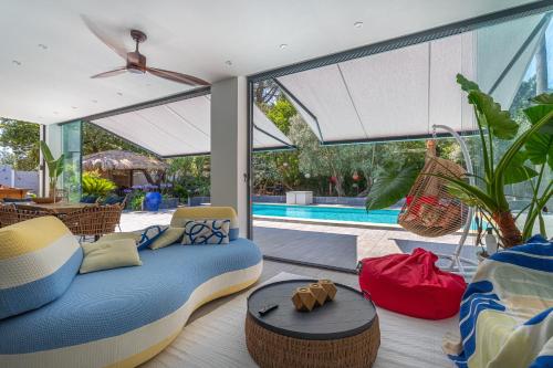 Beautiful Modern villa lei Suza with great pool exotic garden