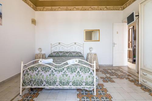 Ένα ή περισσότερα κρεβάτια σε δωμάτιο στο The Twins Rooms in Trapani 2