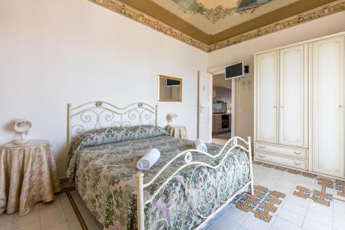 Postel nebo postele na pokoji v ubytování The Twins Rooms in Trapani 2