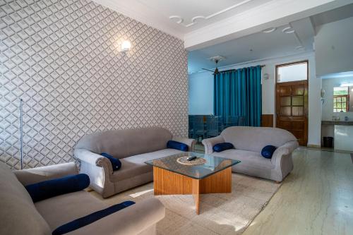 Ein Sitzbereich in der Unterkunft Ganga Moksha Homestay