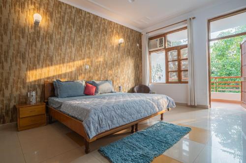 Ein Bett oder Betten in einem Zimmer der Unterkunft Ganga Moksha Homestay