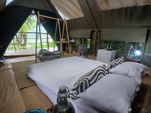Postel nebo postele na pokoji v ubytování Ella Retreat Hotel Glamping Tent For Nature Lovers