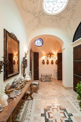 Ruang duduk di Casa Raiola by CapriRooms
