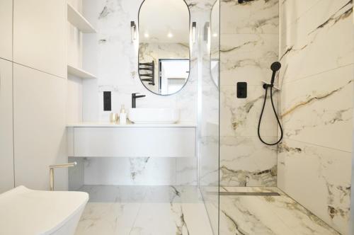 Bilik mandi di Perła Mórz Apartament 75