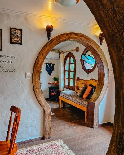 a room with a bench in a room with a mirror at Toca da Araucária - Condado de Prata in Nova Prata