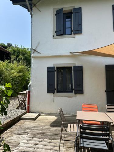 Balcone o terrazza di Maison de charme près de Genève, vue et terrasse - idéal familles!