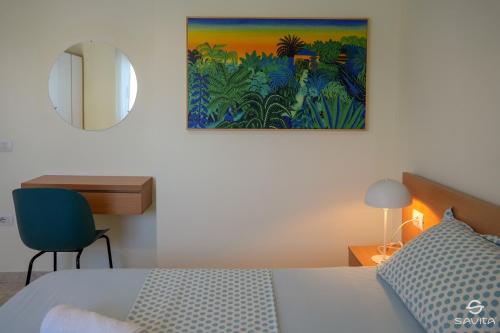 Postel nebo postele na pokoji v ubytování Gjiri i Lalzit - Savita Apartments - Perla Resort