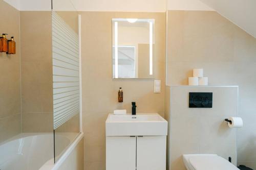 Modern 3BR perfect for 4-6 metro close to Naschmarkt