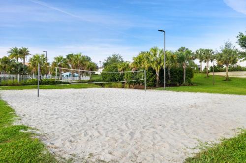 a volleyball court with a net in a park at 2147 Cooper Bell in Kissimmee