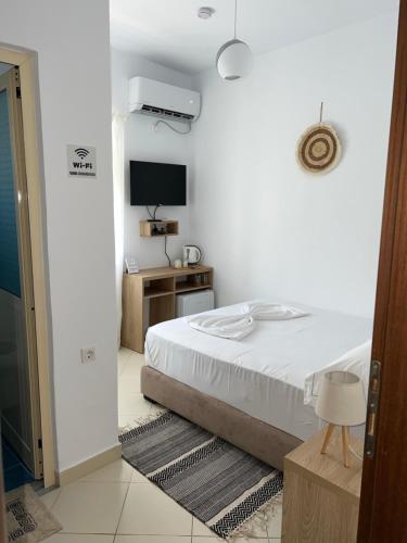 Ein Bett oder Betten in einem Zimmer der Unterkunft Helios Rooms