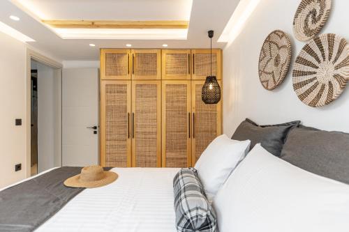 a bedroom with a white bed and a wooden cabinet at Alkema Horizon in Philotium
