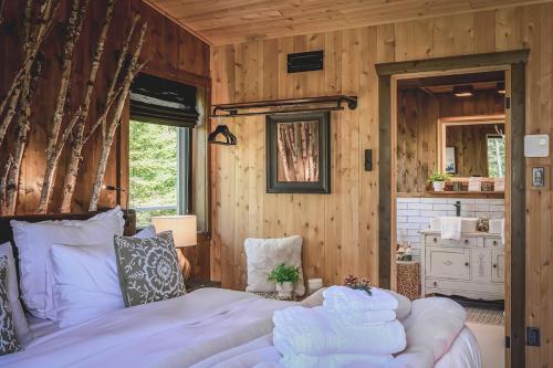 O bucătărie sau chicinetă la Chalet Alpinot - Spa, Nature & Luxe dans les Montagnes !