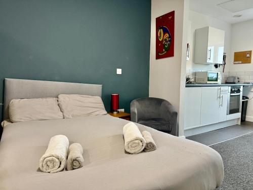 a bedroom with a bed with towels on it at Near City Liverpool Studio in Liverpool