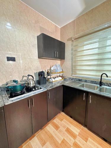 ครัวหรือมุมครัวของ Seeraf Apartment