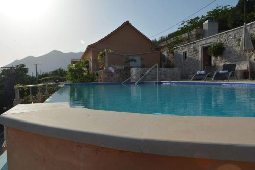 Πισίνα στο ή κοντά στο Holiday house with private pool Mokalo