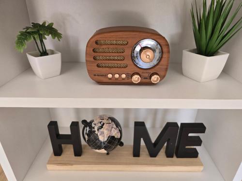 an old radio sitting on a shelf with a me sign at Klaudija in Igalo