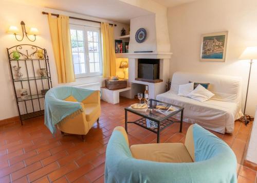 Joli mazet, jardin, piscine, tennis, plein centre