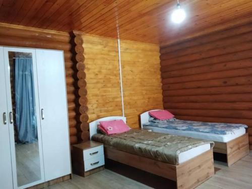 Ένα ή περισσότερα κρεβάτια σε δωμάτιο στο Коттедж