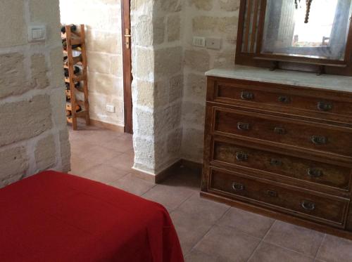a room with a dresser with a mirror and a window at Favignana Vacanze in Favignana