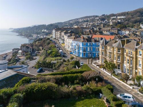 a row of houses on a hill next to the ocean at Villa Lavinia in Ventnor