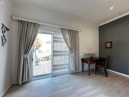 Rõdu või terrass majutusasutuses 4 bedroom Villa 1 La Mer