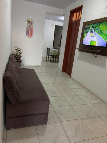 Televisyen dan/atau pusat hiburan di Quarto Solteiro Bougainville 2