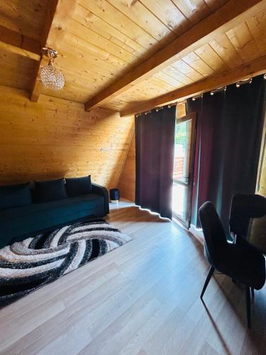 Istumisnurk majutusasutuses Casa Ursu
