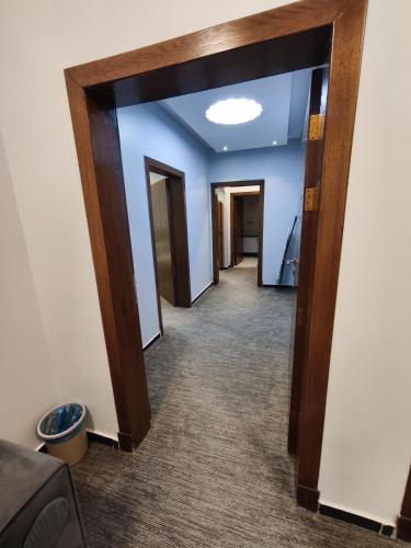 a hallway of an office building with a mirror at Al Rayhan Suites الريحان للأجنحة المفروشة in Al Madinah