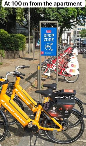 a row of bikes parked next to a sign at Topgelegen Appartement Alma in Antwerp