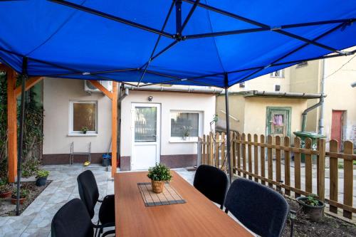 Το κτήριο όπου στεγάζεται  το διαμέρισμα