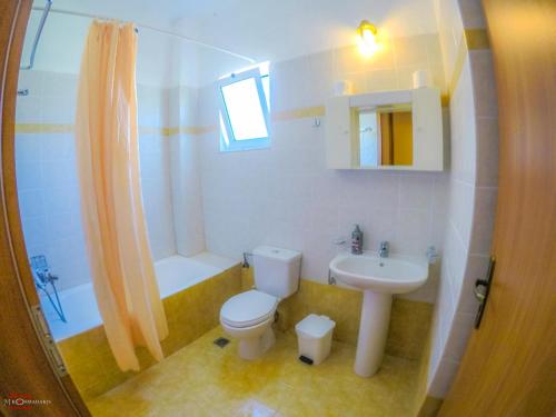 Kylpyhuone majoituspaikassa Finikas Apartments