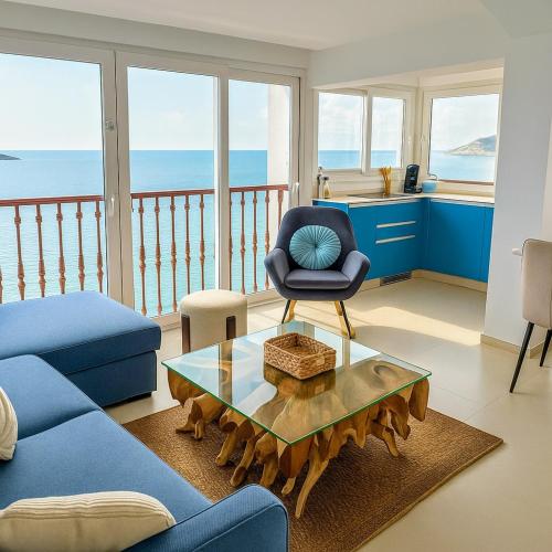 Diseño y vistas de lujo en 1º línea de playa