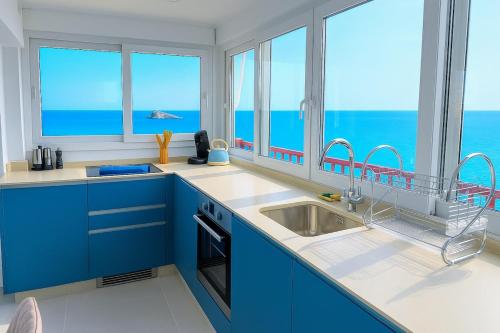 Diseño y vistas de lujo en 1º línea de playa