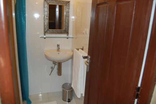 Koupelna v ubytování Auberge Amellagou