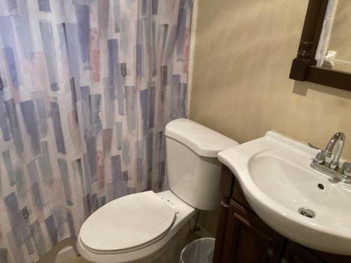 Ένα μπάνιο στο Englewood BeachHouse