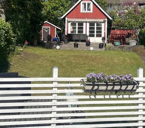 Gallery image of Röda Stugan, granne med badplats och havet in Karlskrona