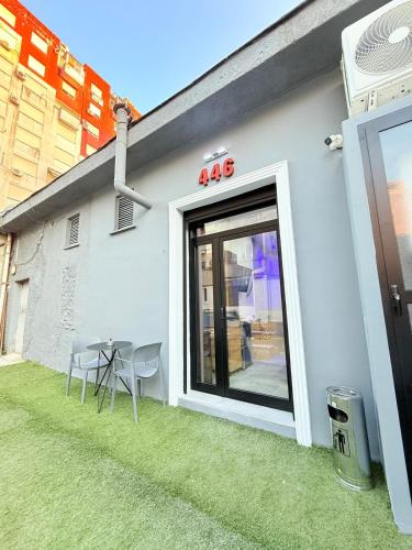 446 Private Suite, Center