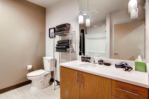 Koupelna v ubytování Speechless In Seattle - #1 Location - 2BR - Free Parking - VR1