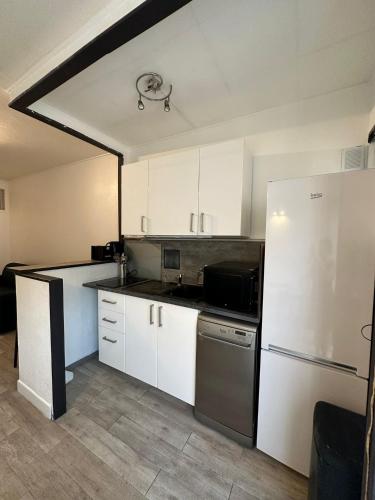 Studio cosy avec balcon - Tramway au pied, proche centre