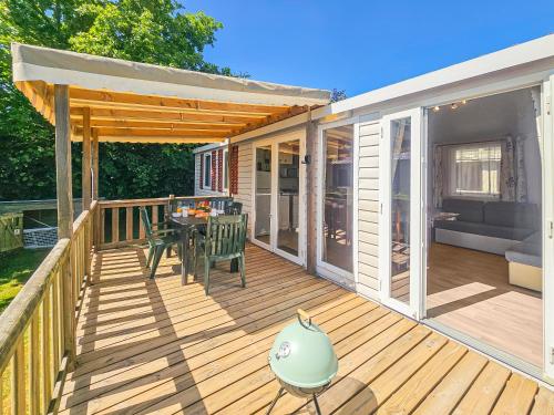 Cerisya, terrasse semi couverte