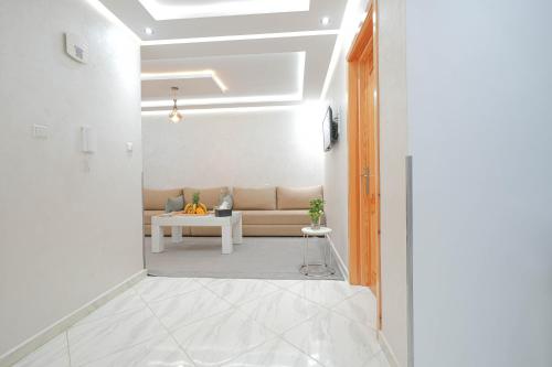 a hallway leading to a living room with a couch at Résidence America in Dakhla